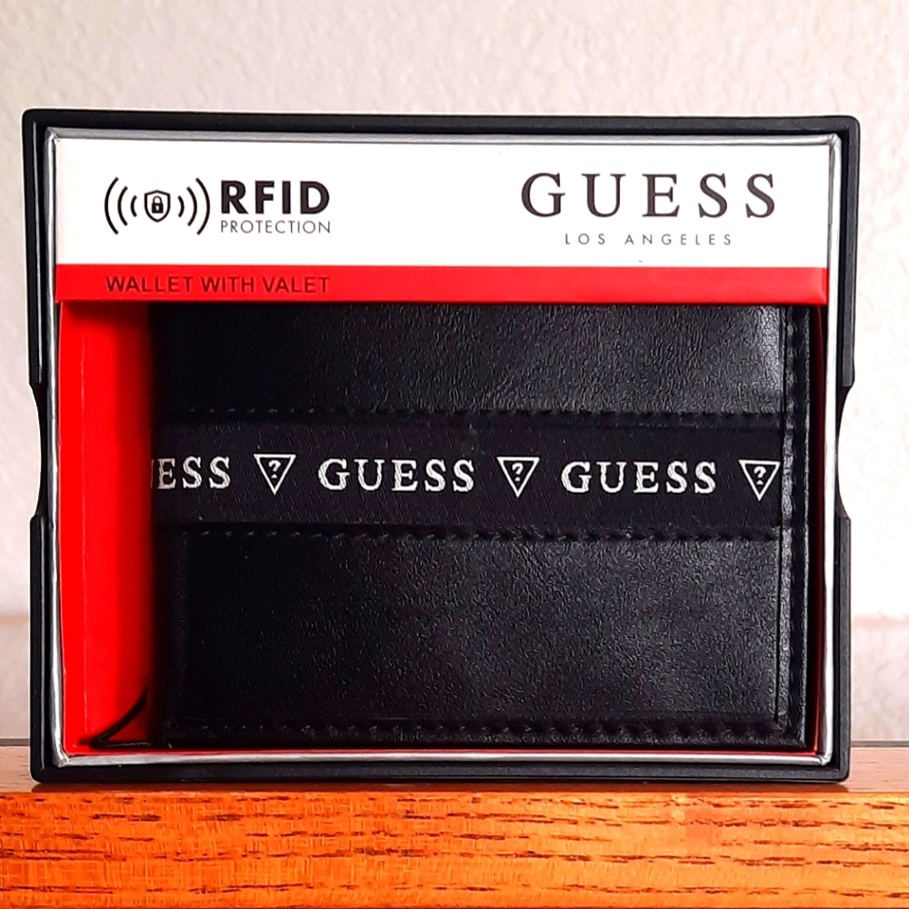 GUESS MEN'S GENUINE LEATHER WALLET RFID PROTECTION